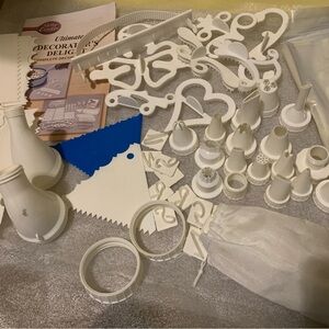 Betty Crocker Cake Decorating Kit